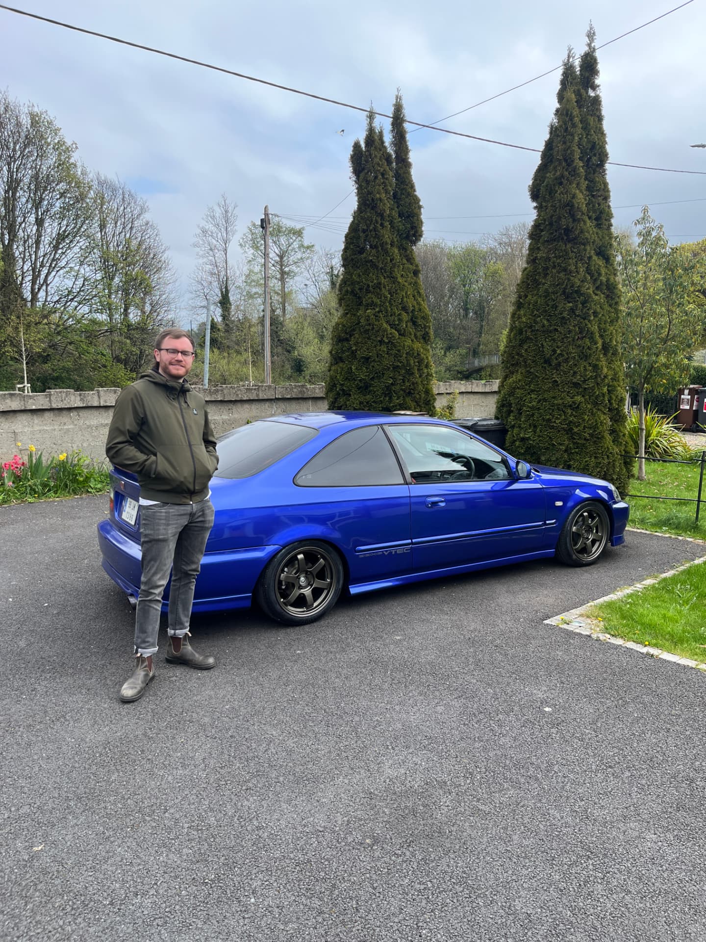 Mad4Motors winner with a blue performance car